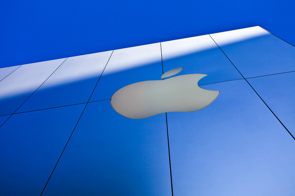 Apple Store — the consumer hardware ecosystem that makes defaults invisible